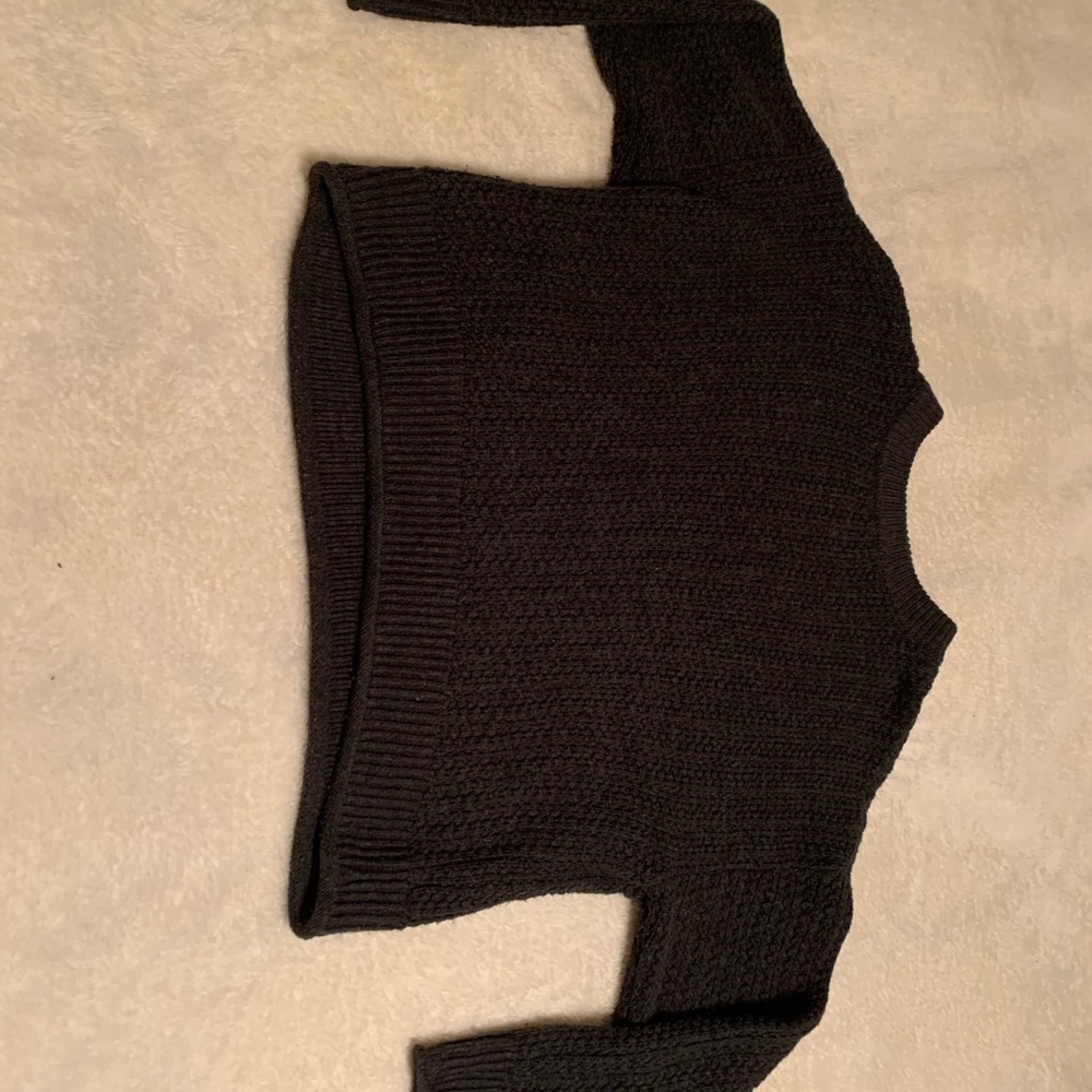 Women’s crew neck winter sweater.